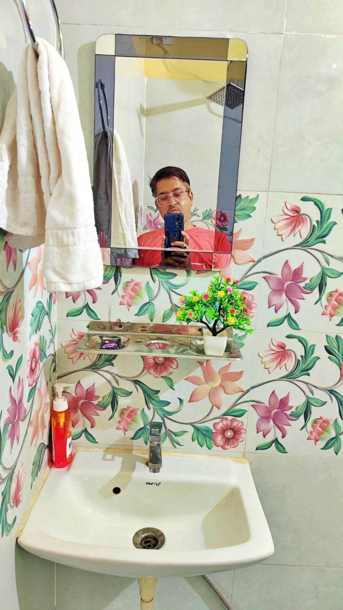 Anandam Home Stay Risikés Kültér fotó